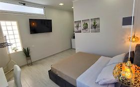 Elia Room & Garden II